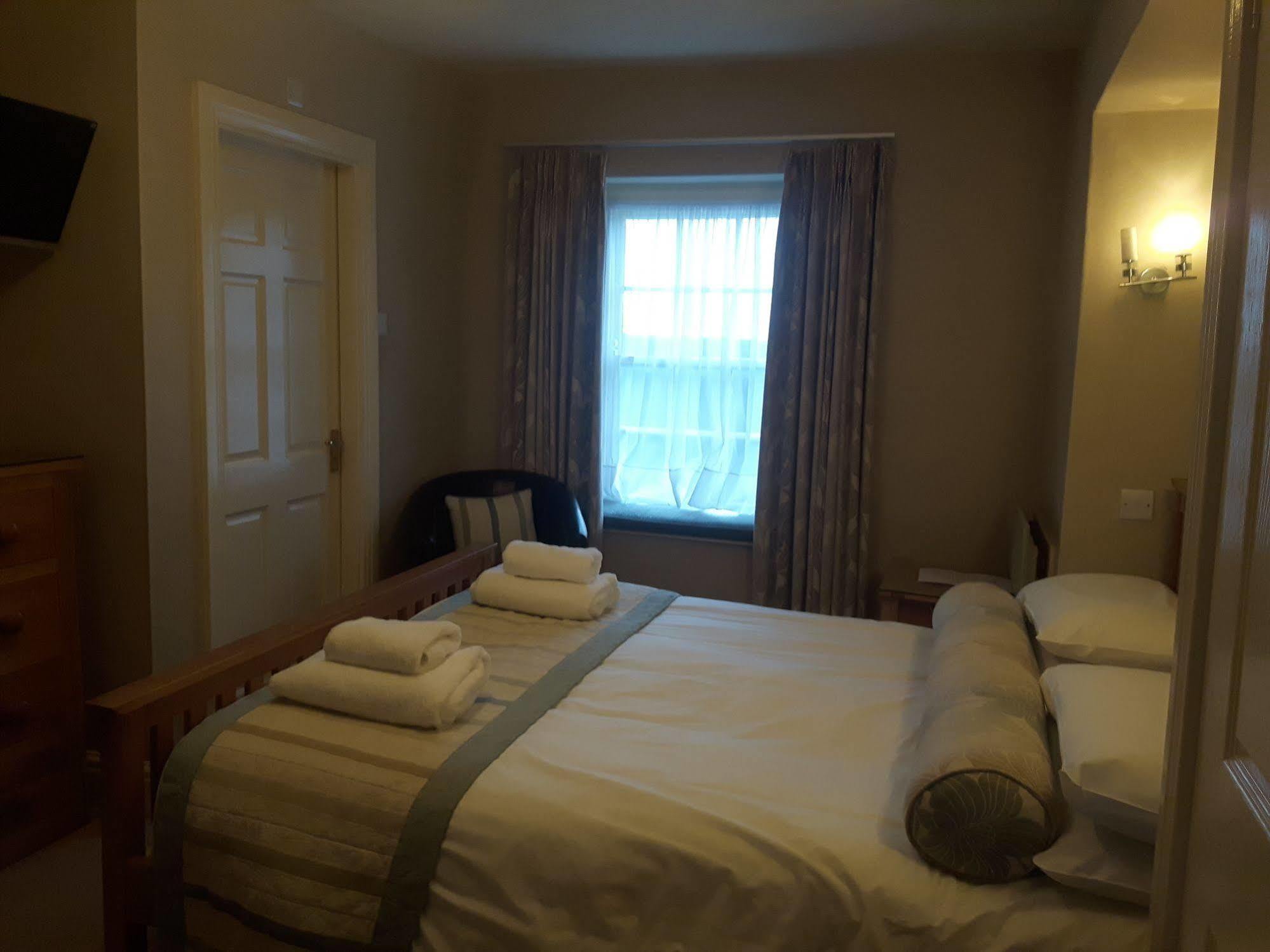 The Wheatsheaf Hotel コーブリッジ エクステリア 写真